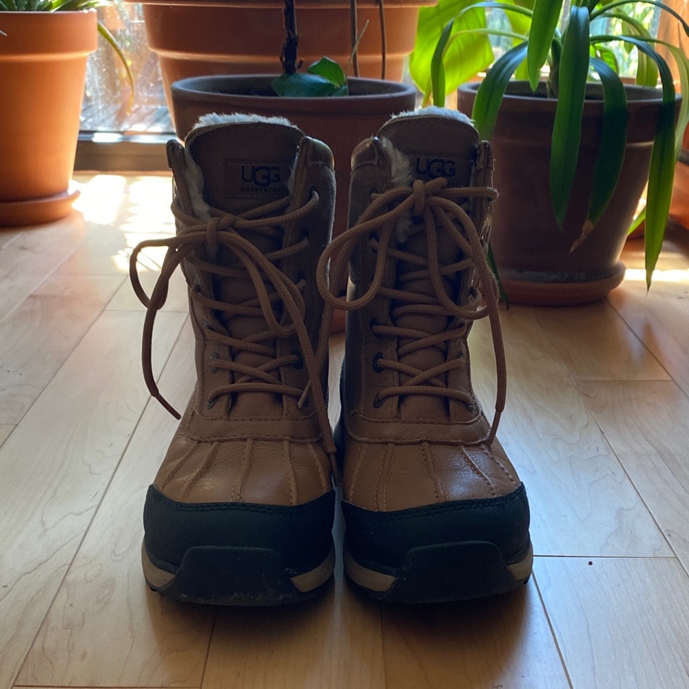 UGG Adirondack Tan and Black Lace-Up Boots